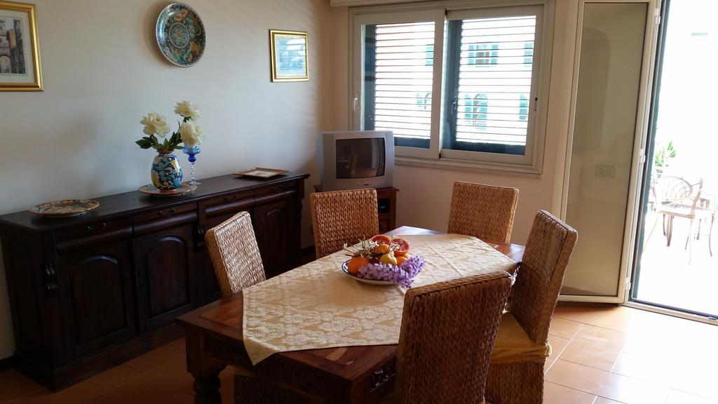 טאורמינה Villa Carmelas חדר תמונה