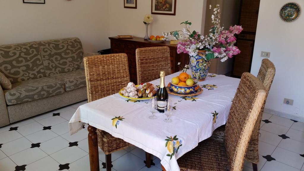טאורמינה Villa Carmelas חדר תמונה